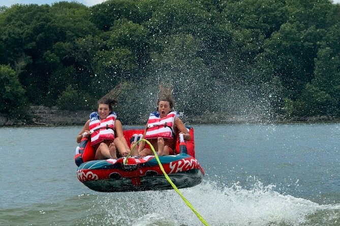 3 Hour 25ft Pontoon Party Boat with Captain up to 12 people - Price and Value: Is $795 Worth It?
