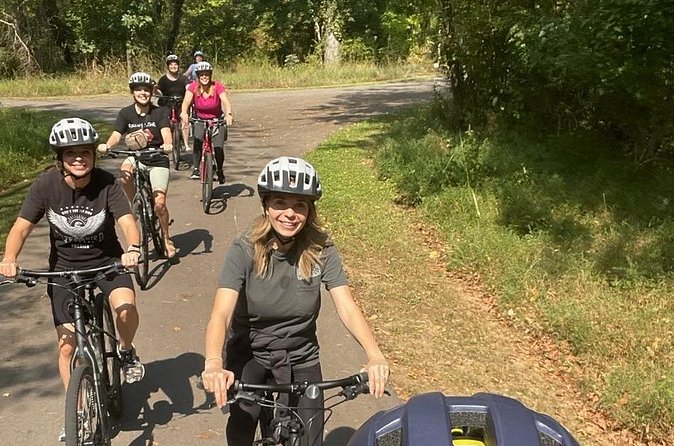 4 Hour 7-speed Bike Rental to Explore Nashville - East Nashville Detours: Murals, Coffee, and Local Stops by Bike