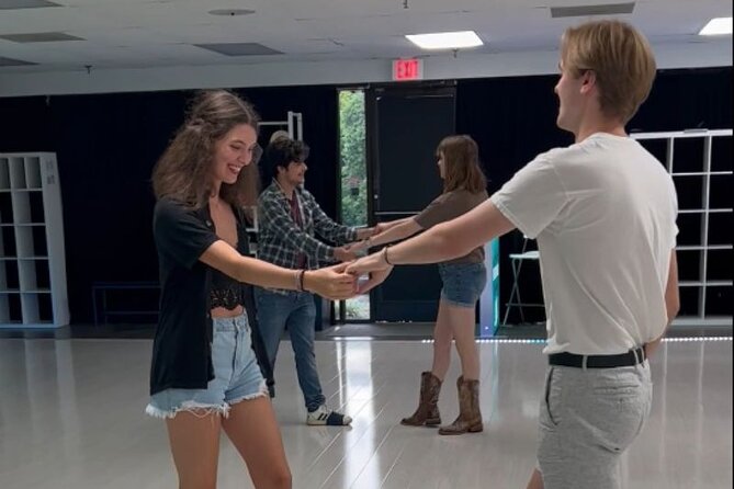 Beginner's Two Step and Country Swing Dancing Class - Walking Into Turn Their Heads: Where the Lesson Starts