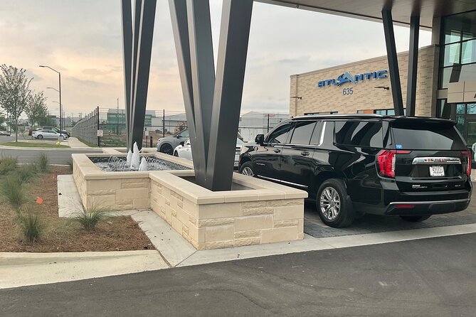 First class limo in Nashville, Tennessee luxury car - Vehicle choice: stretch limo, SUV, sedan, or party bus
