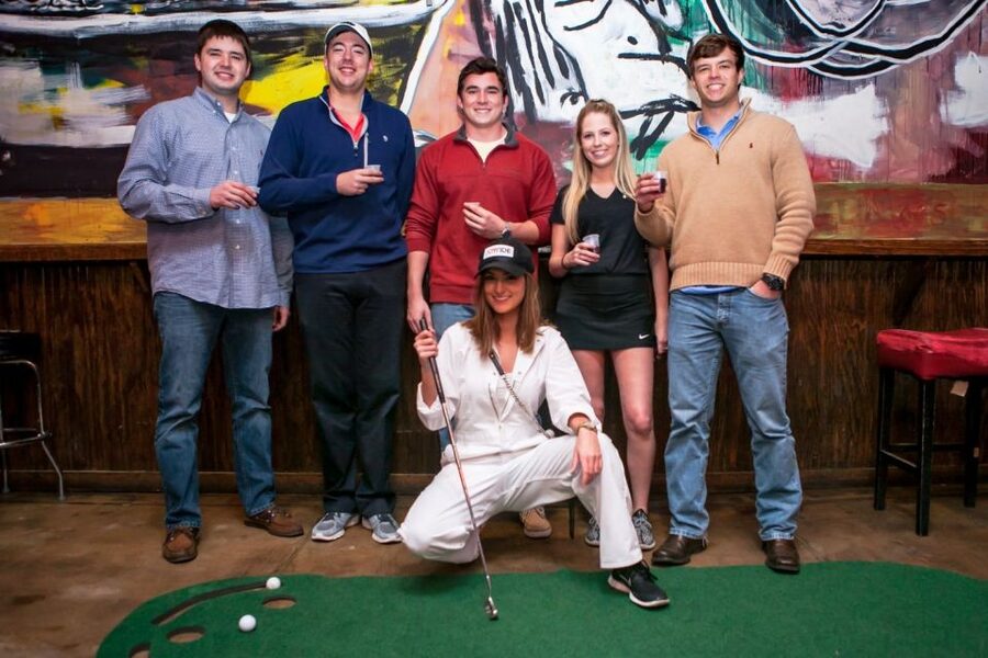 Nashville: 2-Hour Golf Cart Bar Crawl Tour - A 2-hour Nashville bar crawl that starts with putt-putt