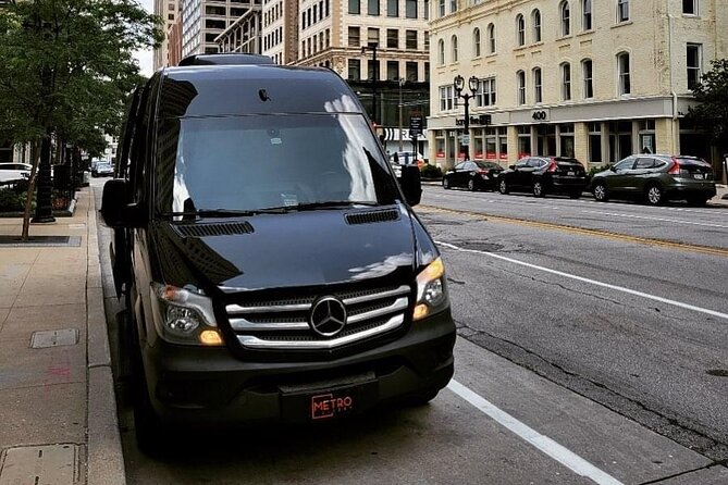 Nashville Airport Private Transportation for 6-13 Passengers - Entering Nashville without the pickup headache