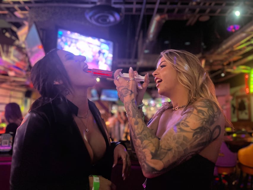 Nashville Bar Crawl: Guided Pub Crawl with Drinks Discounts - Meeting your guide on Broadway and getting the group moving