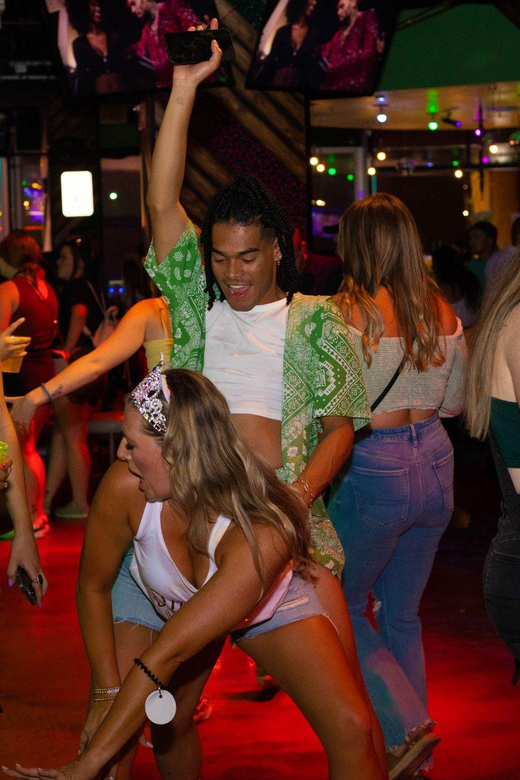 Nashville Bar Crawl: Guided Pub Crawl with Drinks Discounts - Four to five bars: what each stop is for