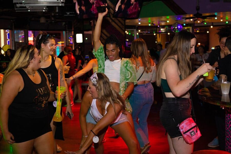 Nashville Bar Crawl: Guided Pub Crawl with Drinks Discounts - Should you book the Nashville Bar Crawl?