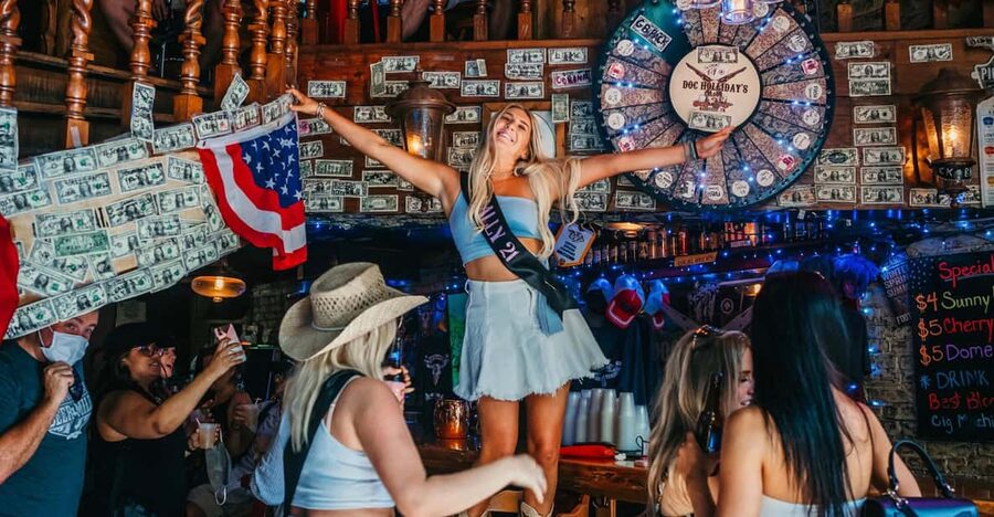 Nashville Bar Crawl: Guided Pub Crawl with Drinks Discounts - Skip-the-line entry that saves real time at each venue