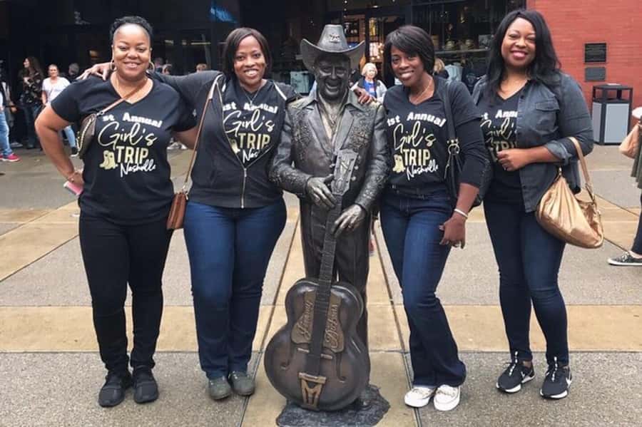 Nashville: Downtown Food, Drink and Sightseeing Walking Tour - Smoked Pork, Hot Chicken, and a Cocktail That Changes the Mood