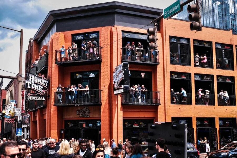Nashville: Drinkers & Thinkers Pub Crawl - Group Size and Atmosphere: Small Enough to Feel Personal