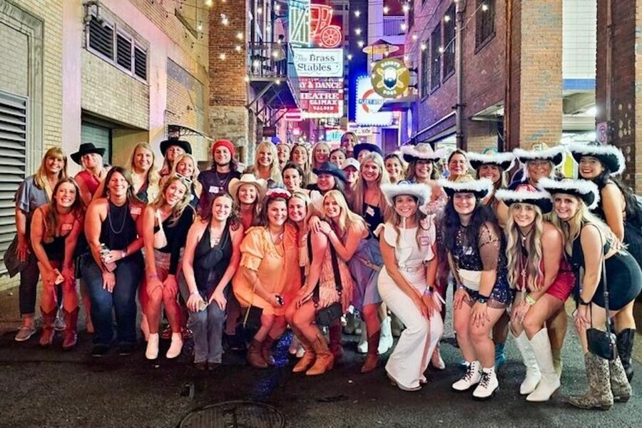 Nashville: Exclusive Entry and Special Offers VIP Bar Crawl - Your bar stops: what VIP drink deals can feel like
