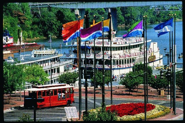 Nashville: General Jackson Showboat Lunch Cruise - Lunch on the River: Southern Buffet Food and How to Time It