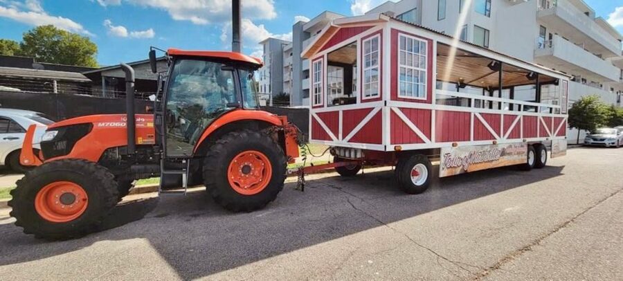 Nashville: Guided Hayride Tractor Ride and Sightseeing Tour - Music Row and the Gulch: where to aim your next photo walk