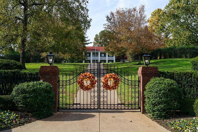Nashville "Homes Of The Stars" Narrated Bus Tour with 30+ Celebrity Homes - How The Tour Feels On Board: Narration, Humor, And Real People Energy