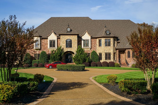 Nashville "Homes Of The Stars" Narrated Bus Tour with 30+ Celebrity Homes - The Start Point At Gray Line Tours: Easy Pickup, Downtown Location