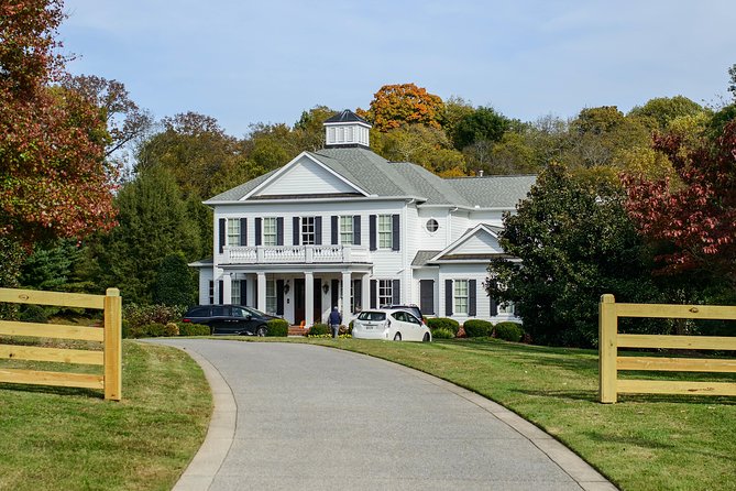 Nashville "Homes Of The Stars" Narrated Bus Tour with 30+ Celebrity Homes - Who This Tour Suits Best (And Who Might Want To Skip)