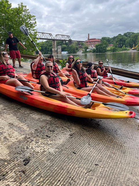 Nashville: Kayak Tour with Skyline Views - Shuttle back or walk to Broadway: choose your vibe