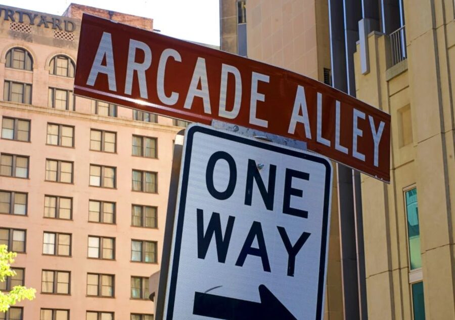 Nashville: Music History Guided Walking Tour - Neighborhoods and Street Energy: Lower Broadway to Printers’ Alley