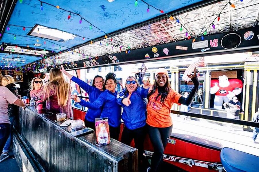 Nashville: Party Bus with DJ and Bar - Sights and Photo Moments During the Cruise