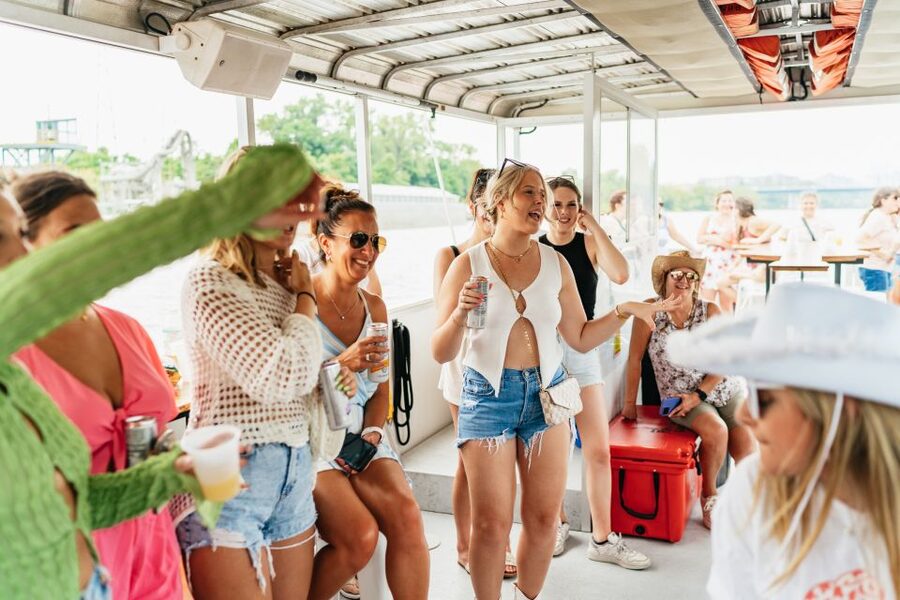 Nashville: Pontoon Party Cruise with a Captain - Rules and comfort notes that actually matter on a pontoon