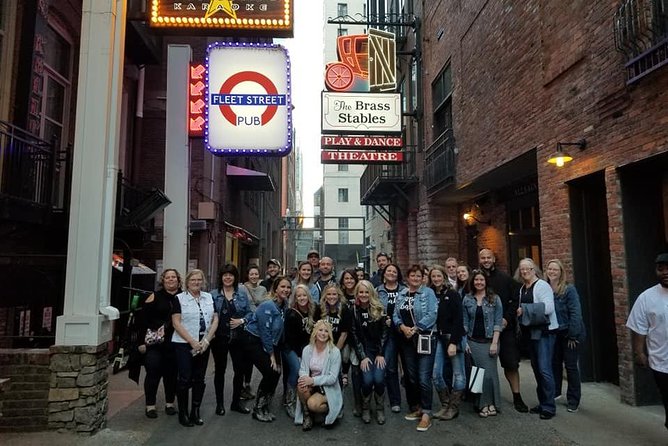 Nashville's Honky-Tonk Walking Sightseeing Pub Crawl - What the Comedian Guide Changes (Beyond Just Jokes)