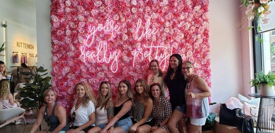 Nashville: Sip n' Shop Guided Walking Tour - Photo stops and Instagram moments: murals are more than decoration