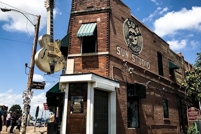 Nashville to Memphis/Graceland Day Trip for up to 7 passengers - Downtown Memphis mini tour: where flexibility becomes value