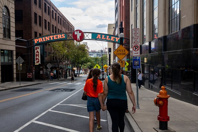 Nashville Unveiled History Highlights and Hacks Walking Tour - Bicentennial Capitol Mall State Park: Walking Through a Public Memory