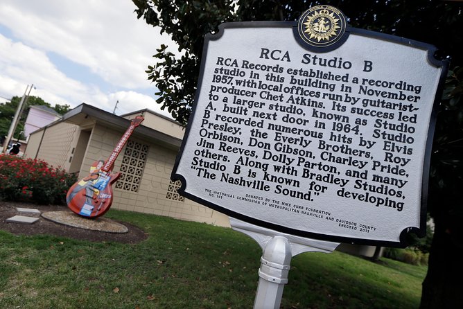 Nashville VIP Style Private Tour with Local Singer-Songwriter - Antique Archaeology and Marathon Motor Works: a quick Americana detour