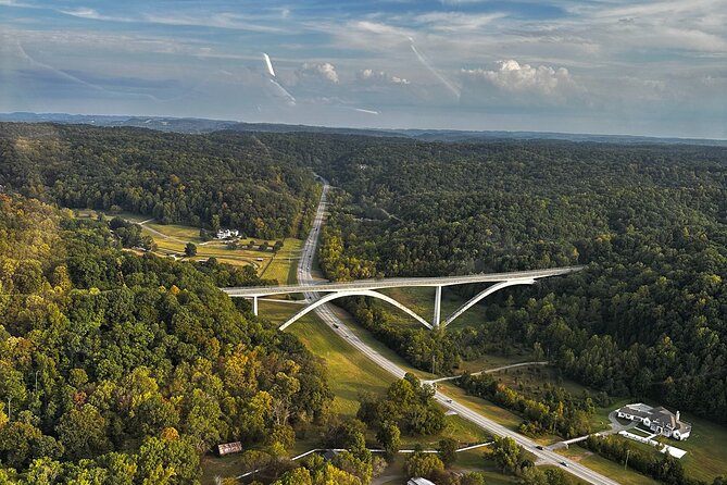 Scenic River & Nature Helicopter Tour from Nashville - The Pilot Makes or Breaks It: Clear Talk, Smooth Flight, and Calm Energy