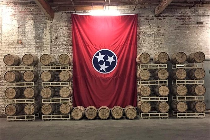 Tennessee Whiskey Experience: Bus Tour with 11+ Whiskey Tastings - Lunch and downtime between pours